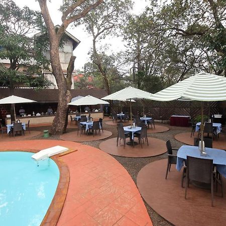 Westend Hotel Matheran Buitenkant foto