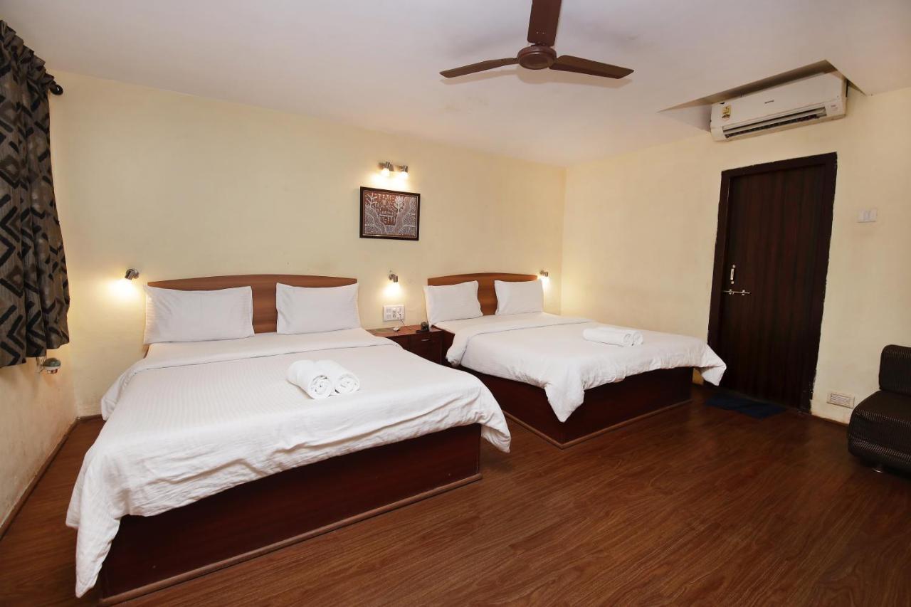 Westend Hotel Matheran Buitenkant foto