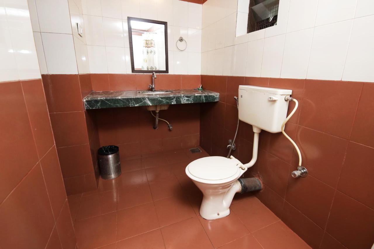 Westend Hotel Matheran Buitenkant foto