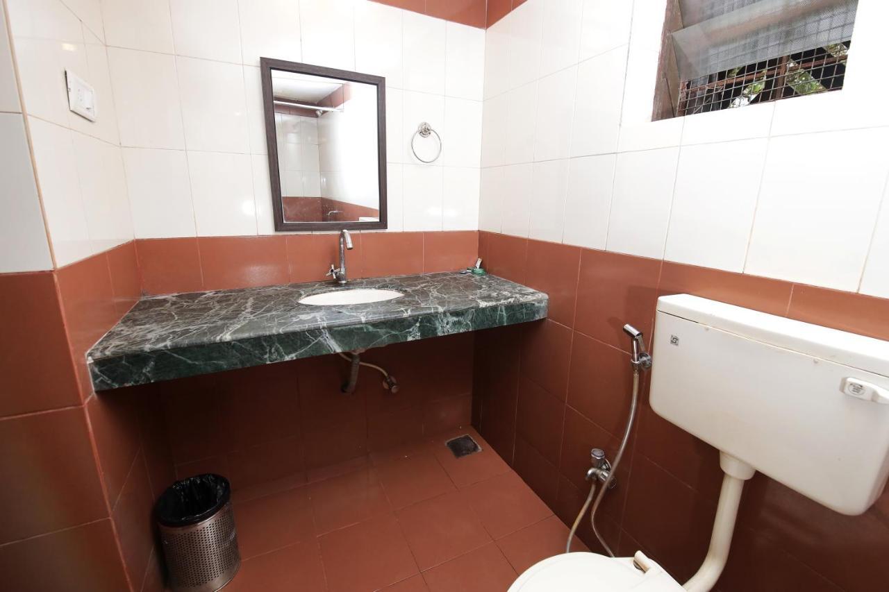 Westend Hotel Matheran Buitenkant foto