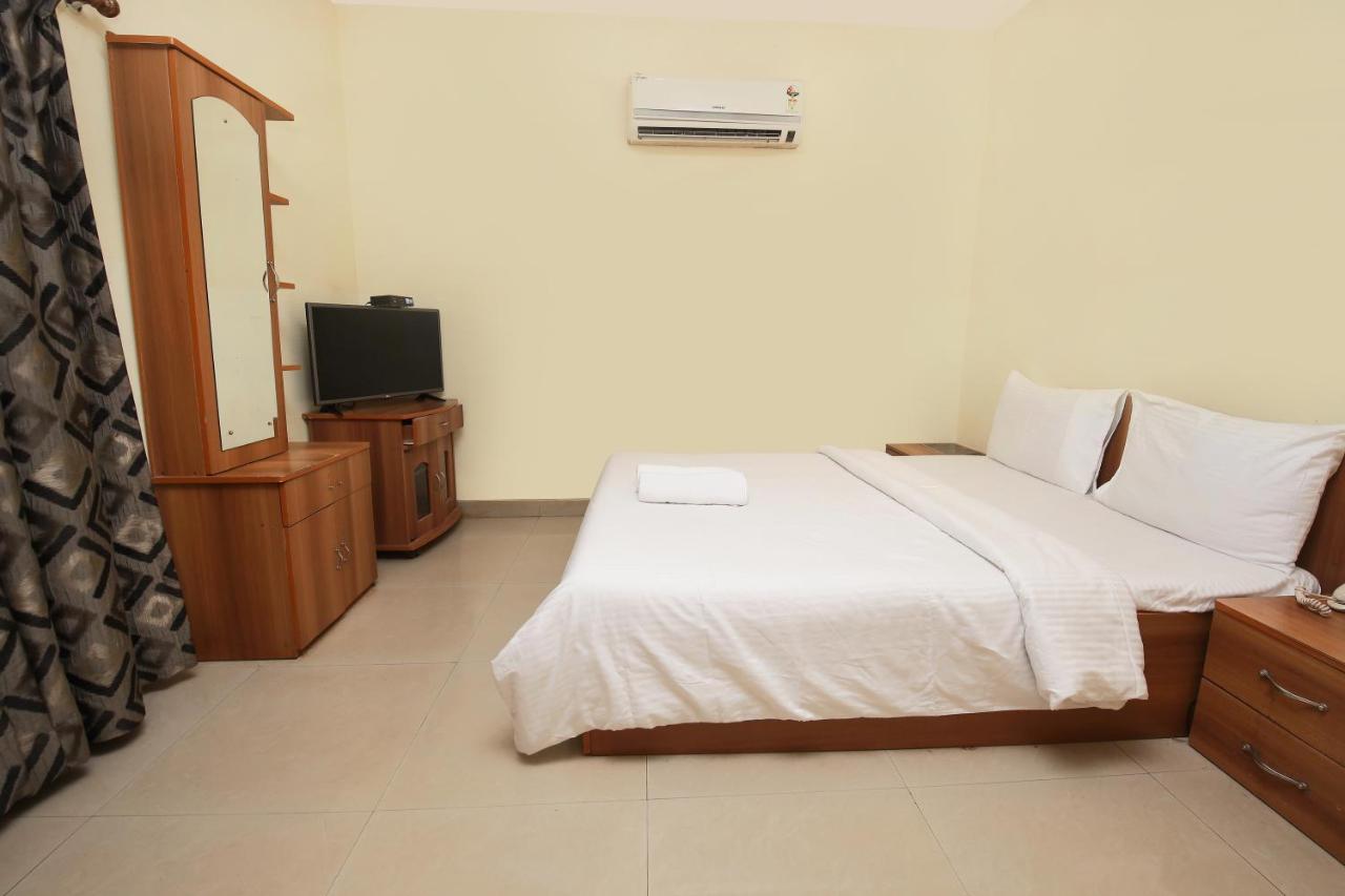 Westend Hotel Matheran Buitenkant foto