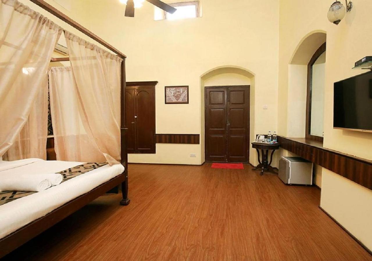 Westend Hotel Matheran Buitenkant foto