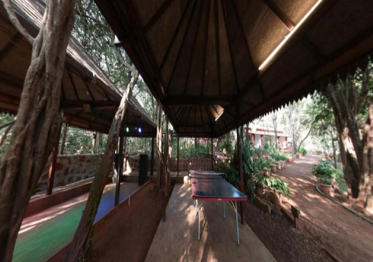 Westend Hotel Matheran Buitenkant foto