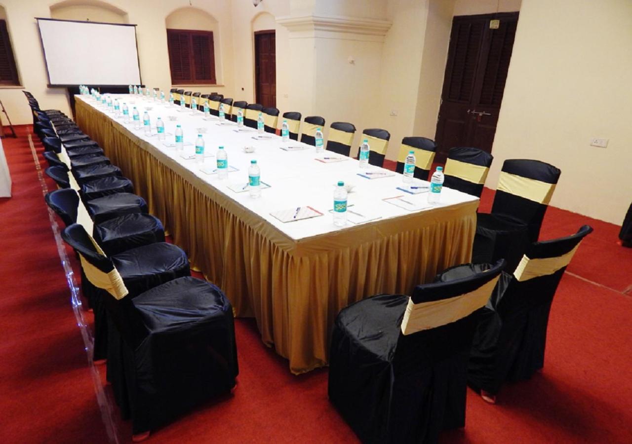 Westend Hotel Matheran Buitenkant foto