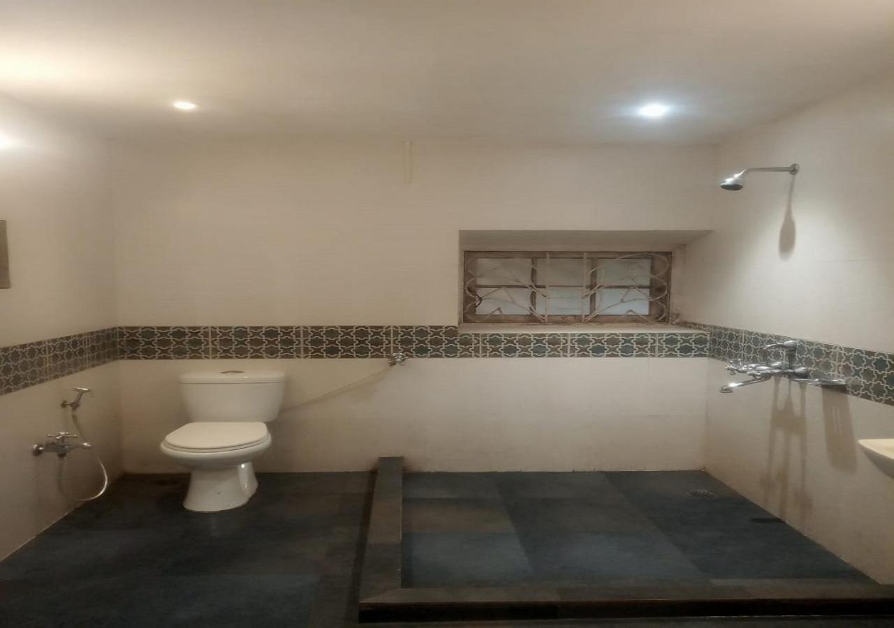 Westend Hotel Matheran Buitenkant foto
