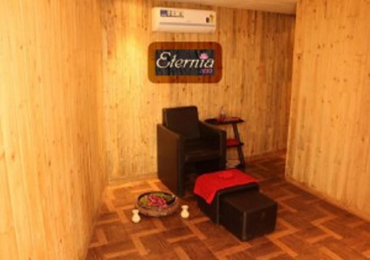 Westend Hotel Matheran Buitenkant foto