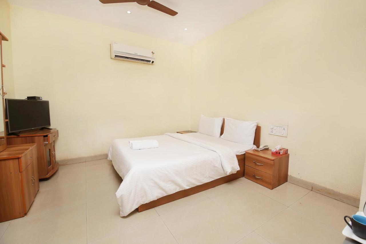 Westend Hotel Matheran Buitenkant foto