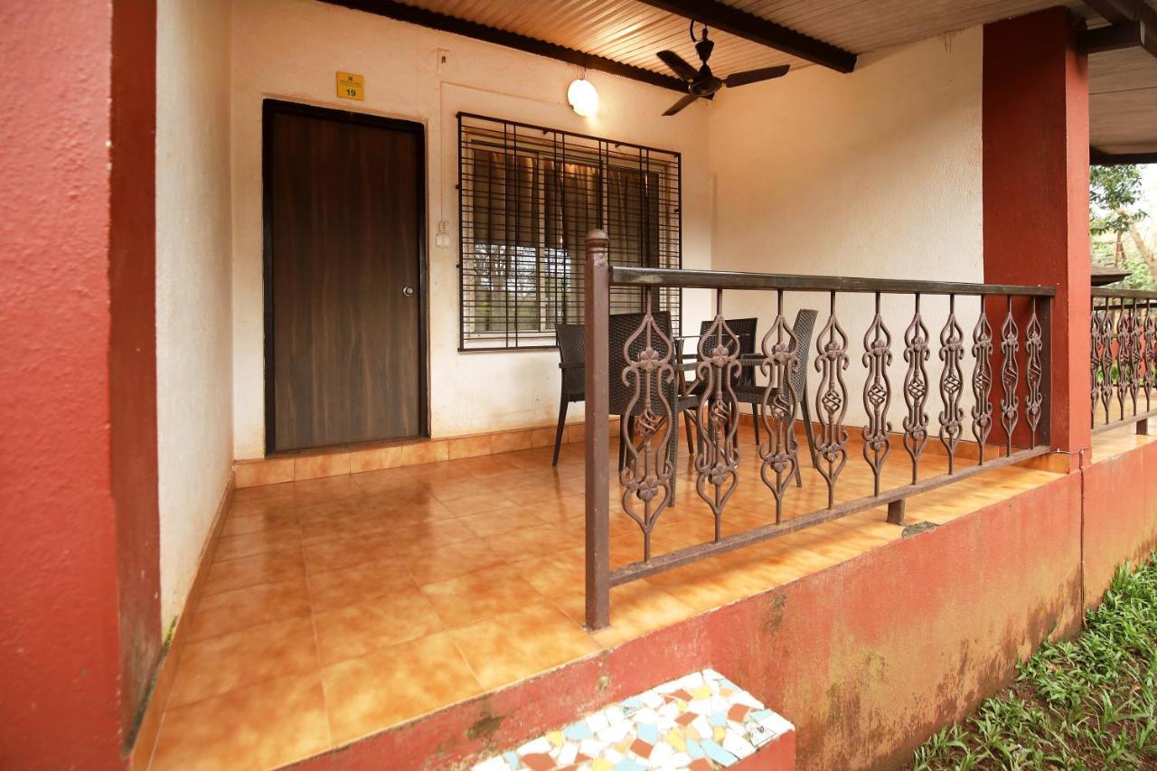 Westend Hotel Matheran Buitenkant foto